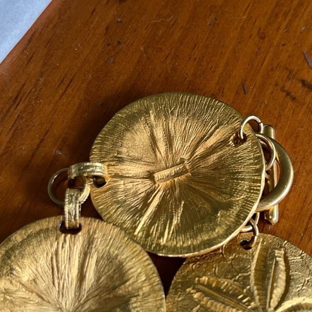 Designer CAROL DAUPLAISE GOLD TONE SAND DOLLAR SHELL NECKLACE 19 Inches - Picture 3 of 3